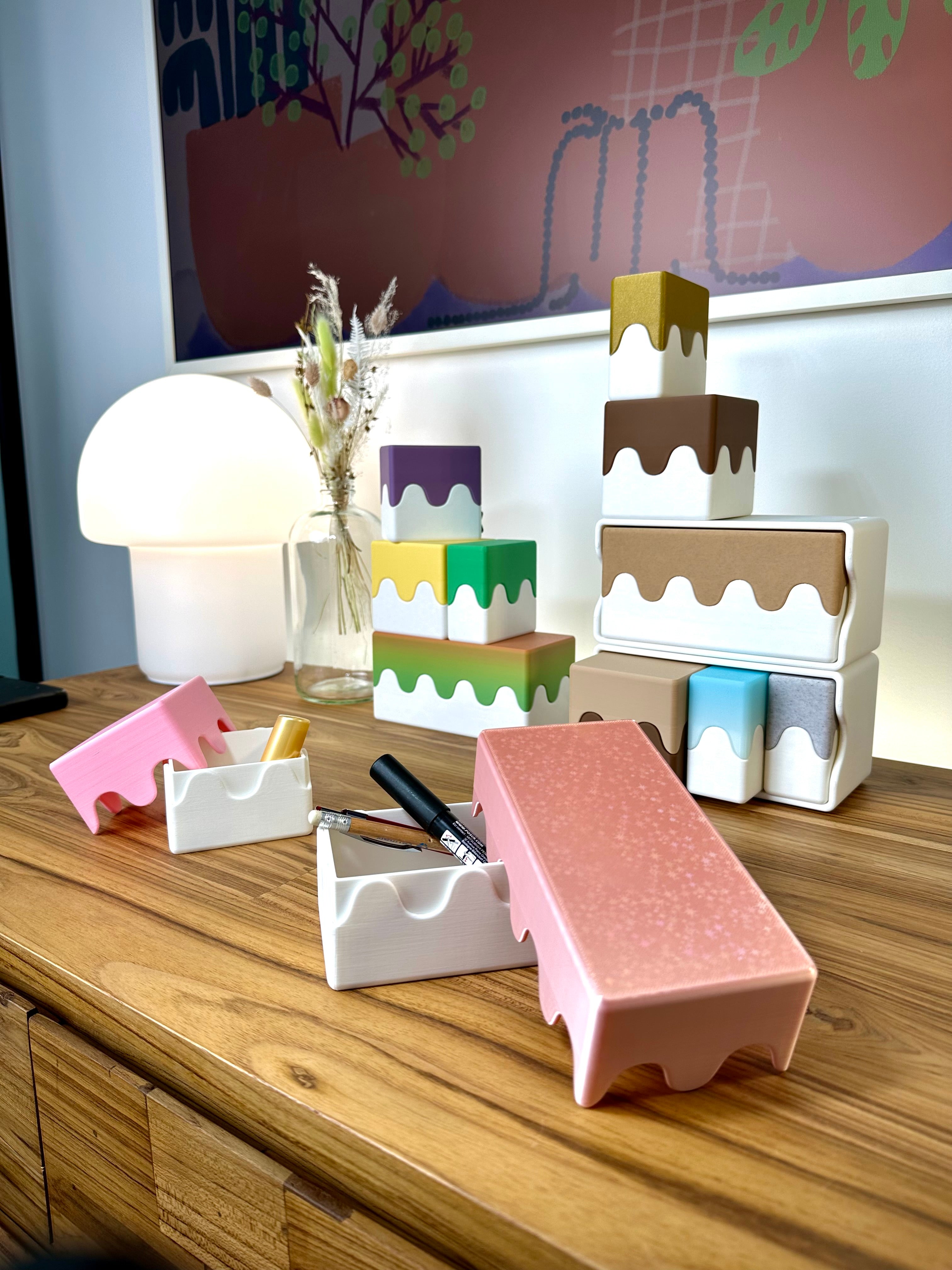 Jolis boîtes empilables avec un design ondulé