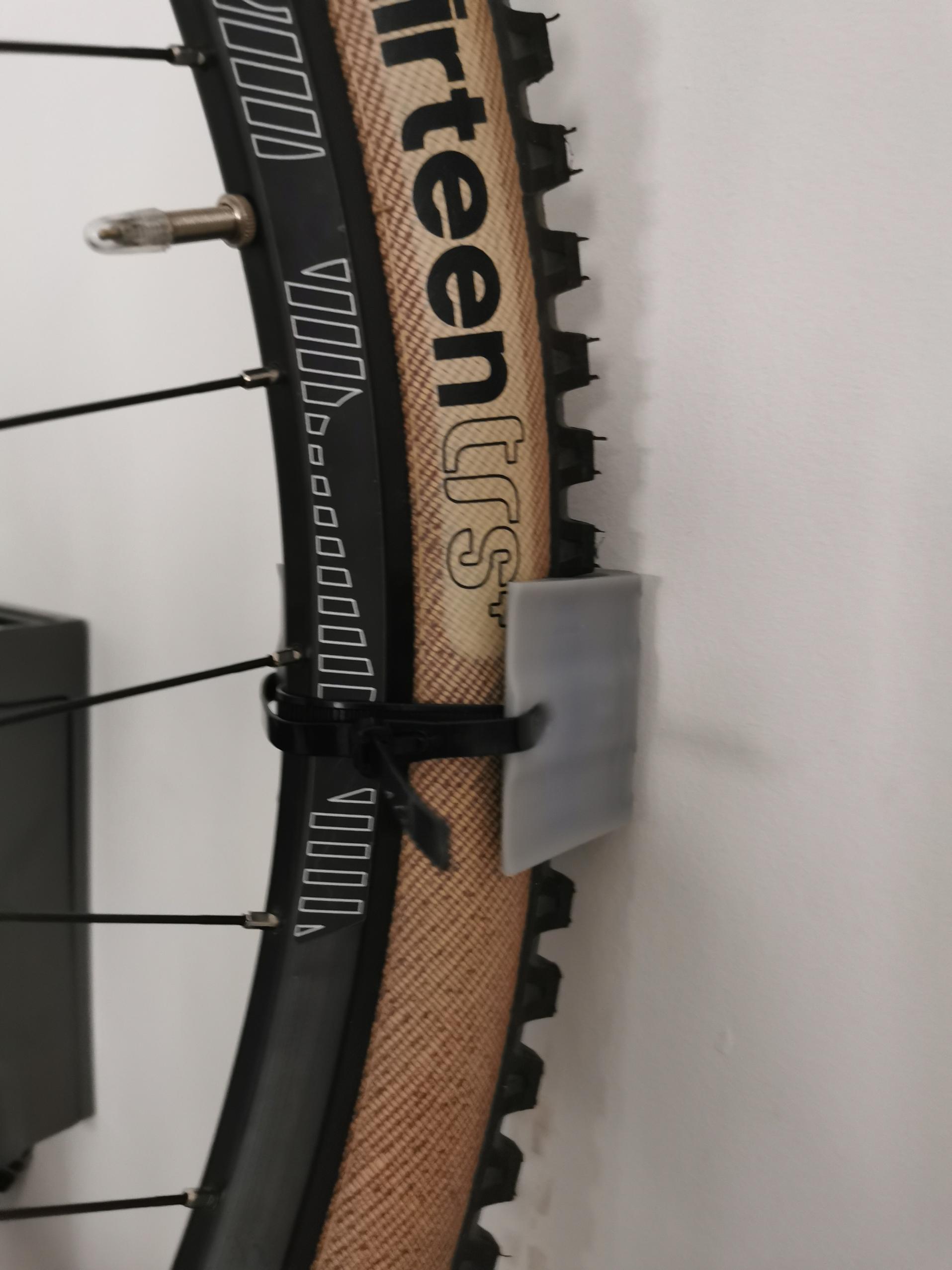 Support mural pour VTT avec pneus de 2,35 pouces - convient à la plupart des imprimantes à résine