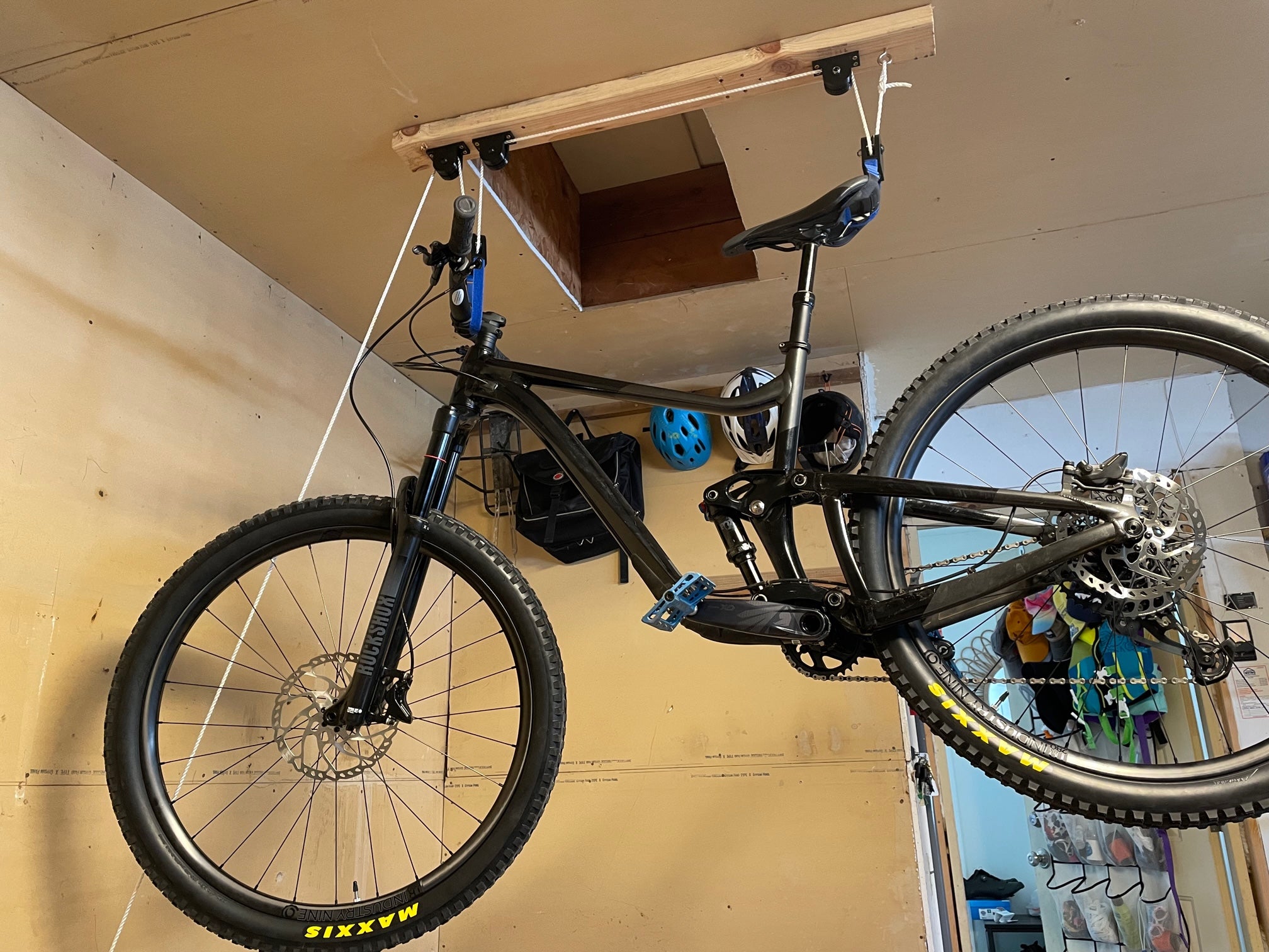 Rangement pour vélos - Poulie de levage (mise à jour)