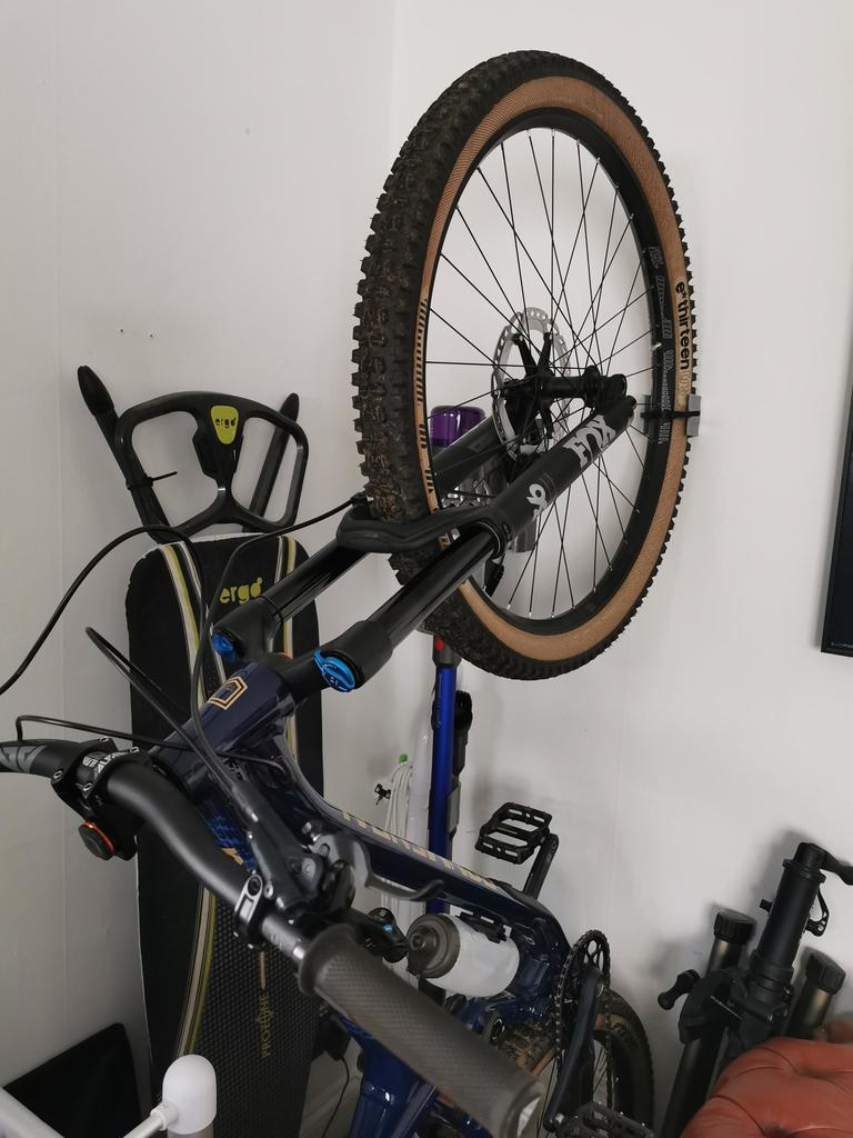 Support mural pour VTT avec pneus de 2,35 pouces - convient à la plupart des imprimantes à résine