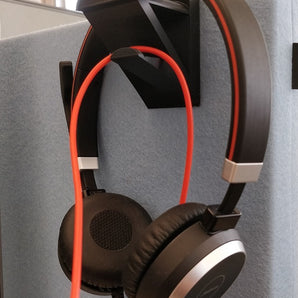Support de casque pour cloisons dans les environnements de bureau