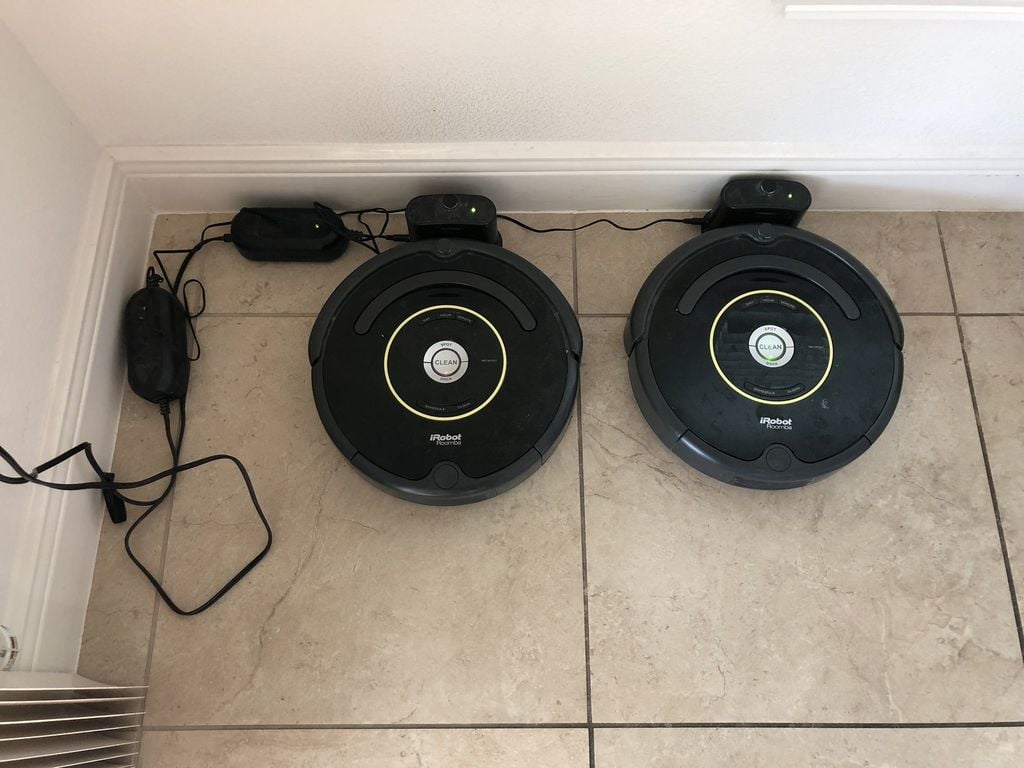 Station d'accueil Roomba et système de gestion des câbles