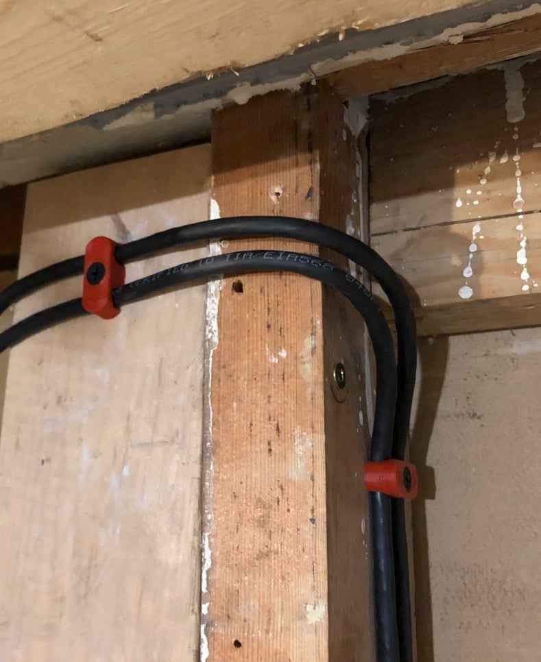Double serre-câble Ethernet
