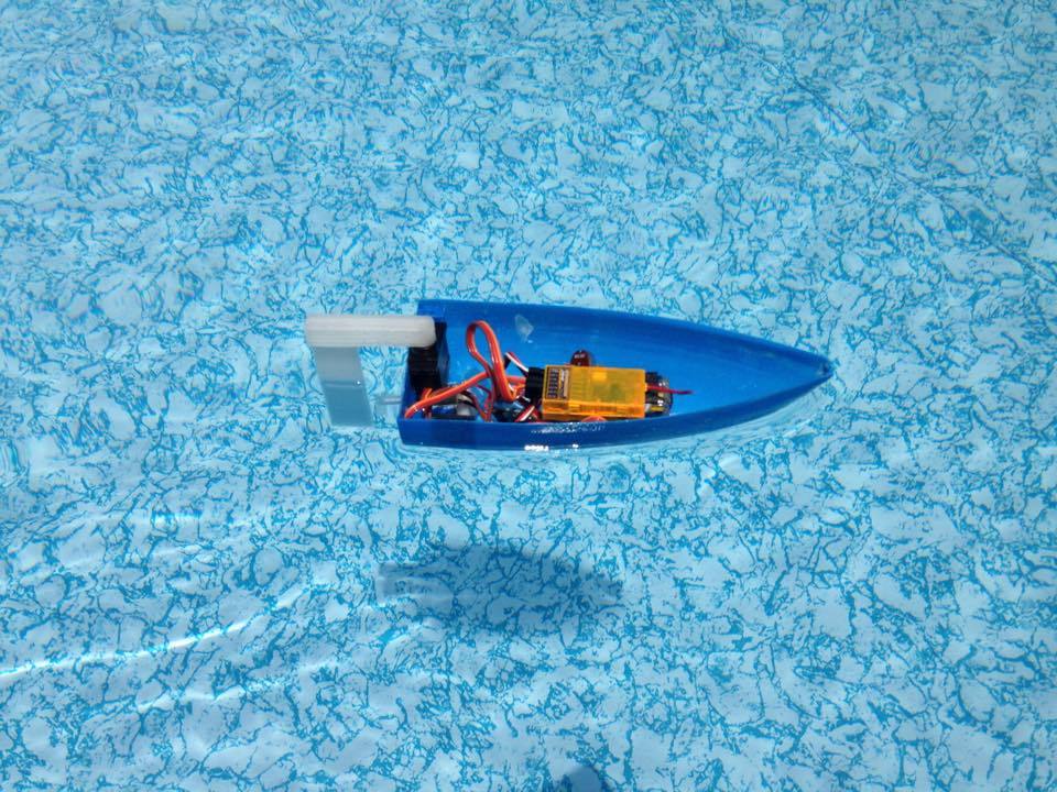 Bateau RC simple