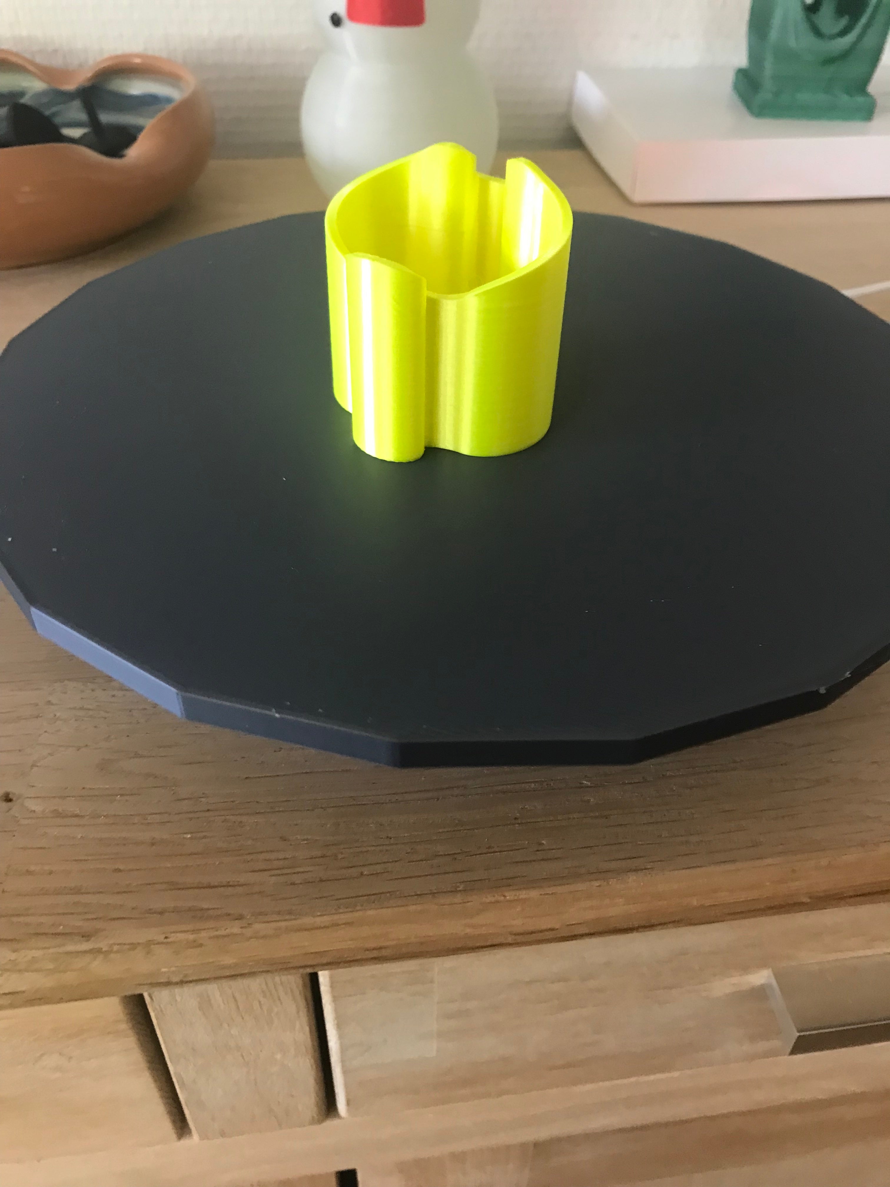 Plaque rotative imprimable en 3D pour présentoirs