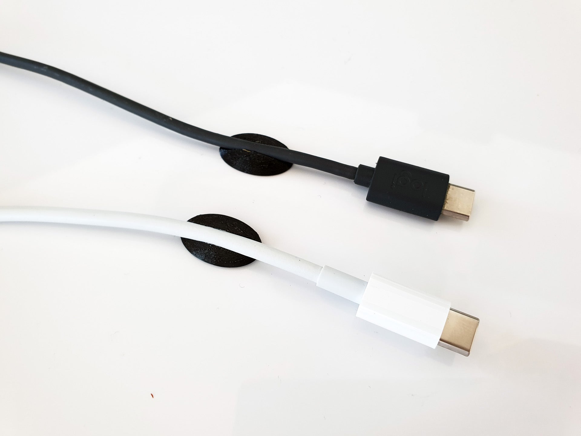 Porte-câbles de bureau pour Apple Macbook Pro et autres câbles