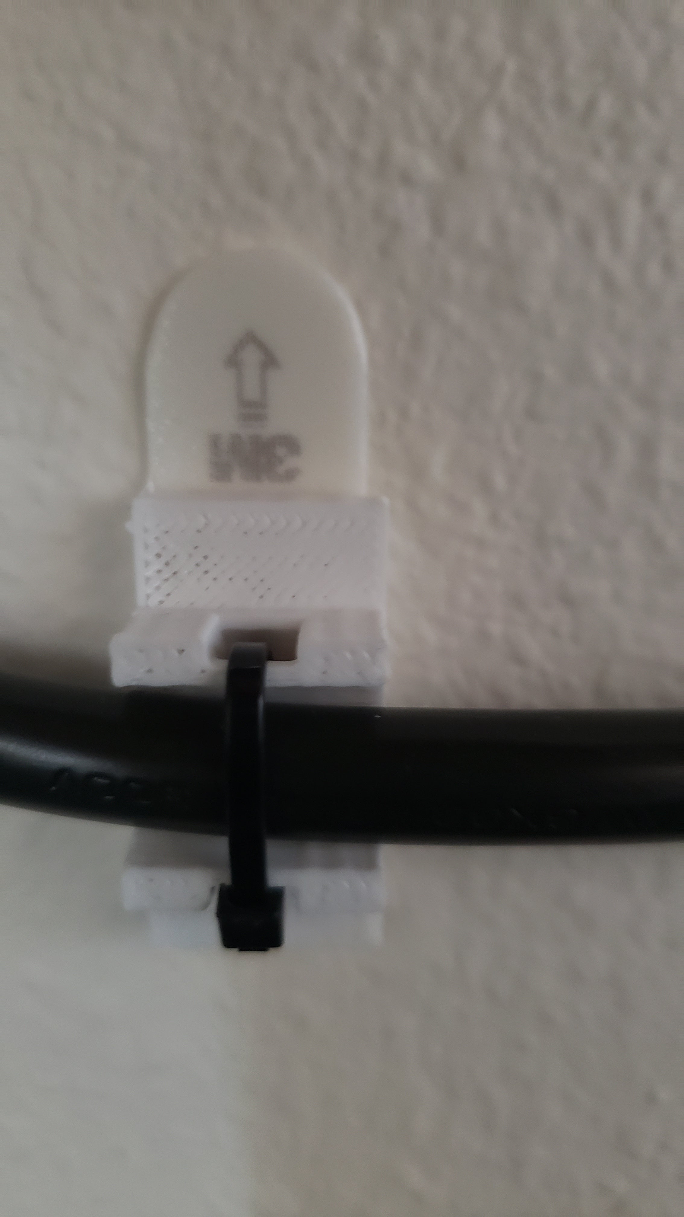 Support de câble avec attache à glissière pour câble d'alimentation