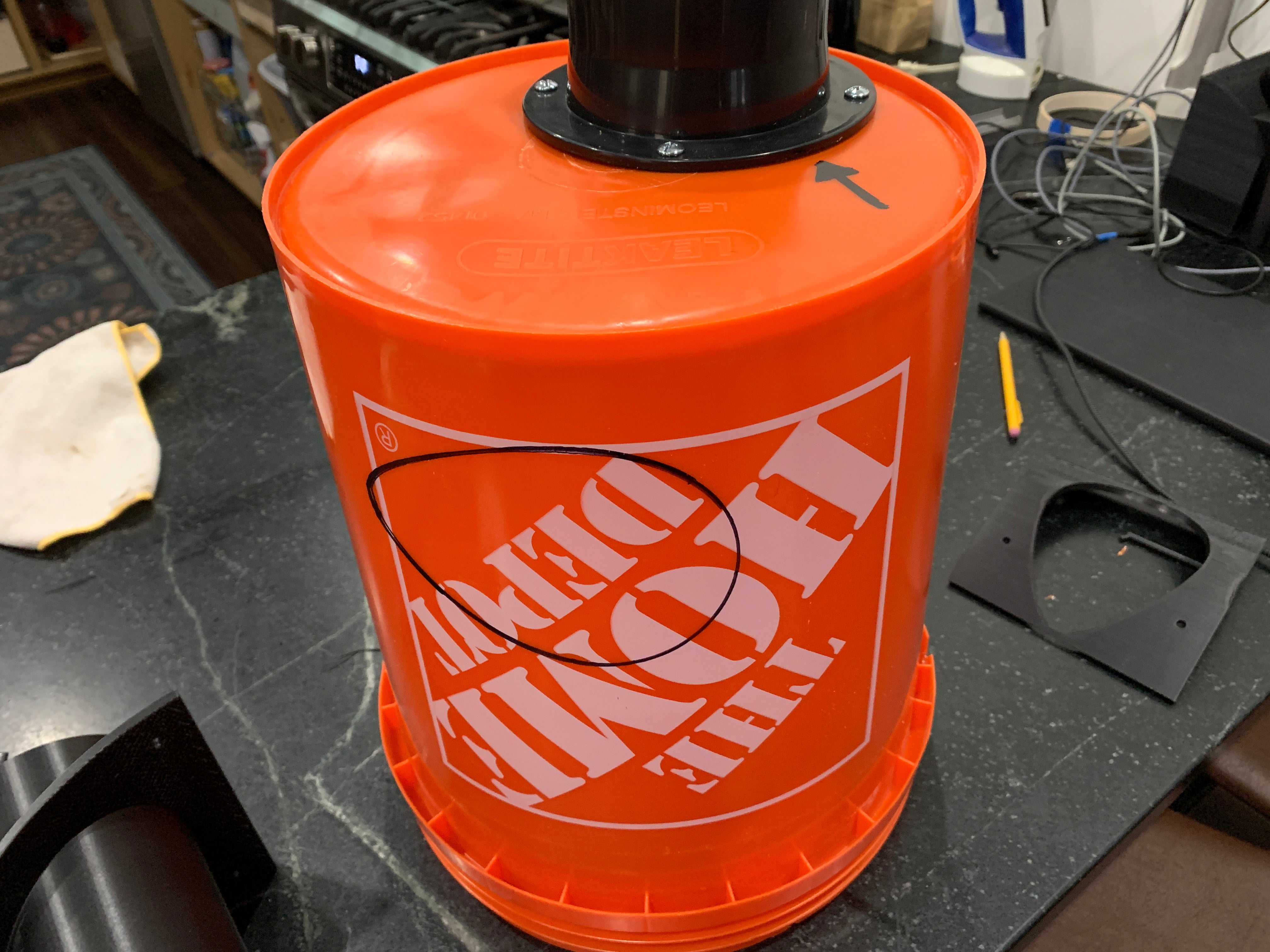 Séparateur de poussière cyclonique monté sur le côté pour seau de 5 gallons