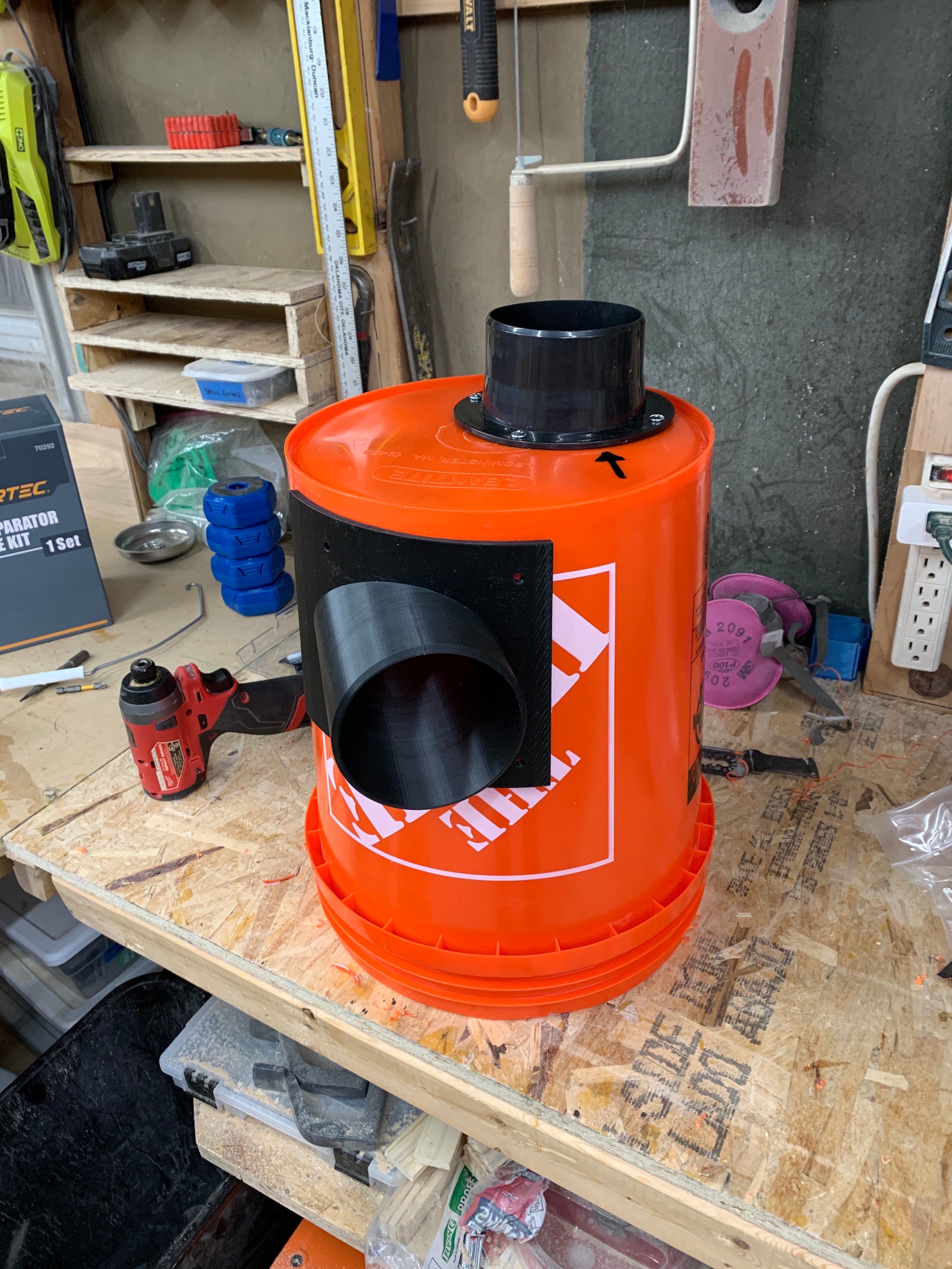 Séparateur de poussière cyclonique monté sur le côté pour seau de 5 gallons