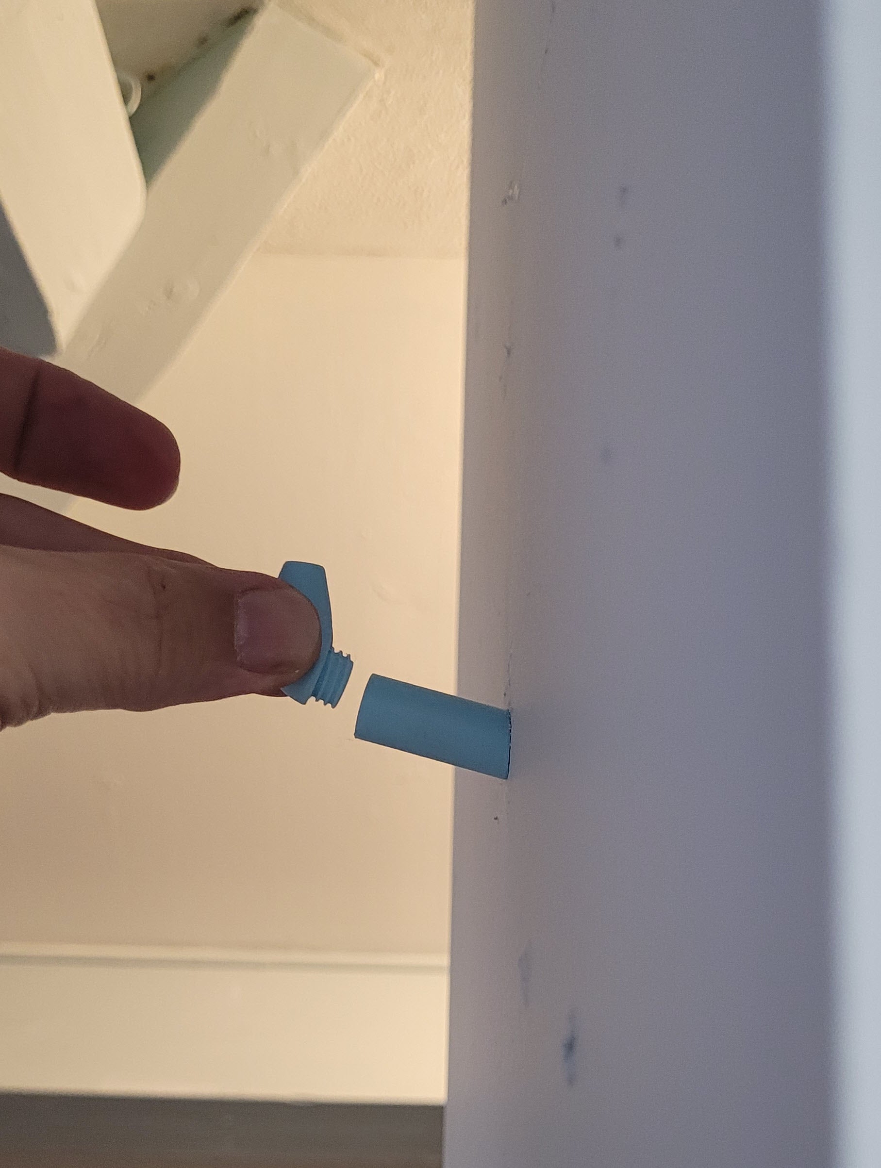 Crochet à vis dissimulé - Support mural minimaliste