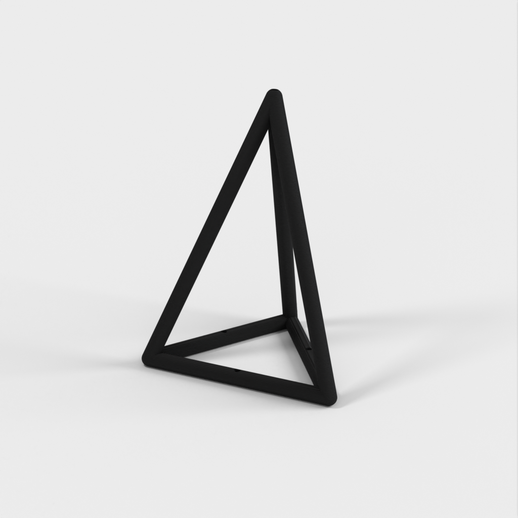 Cadre pyramidal triangulaire régulier