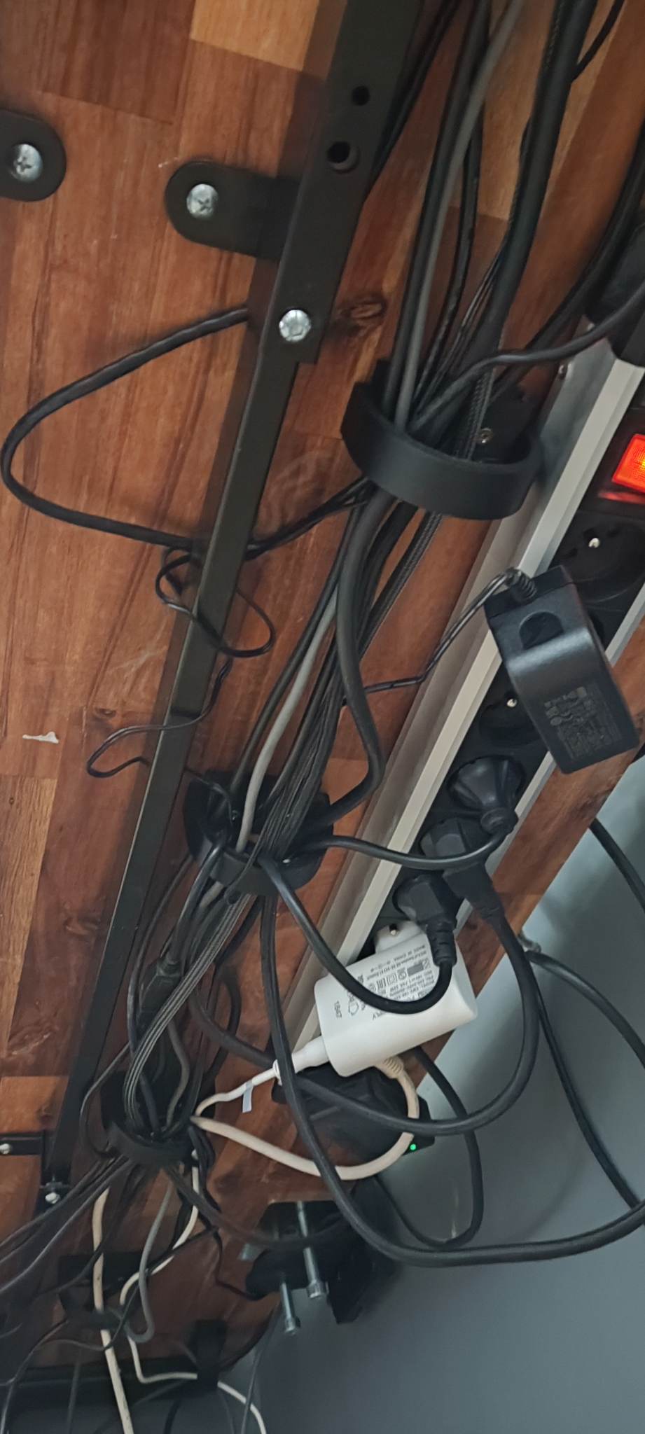 Organisateur de câble de bureau