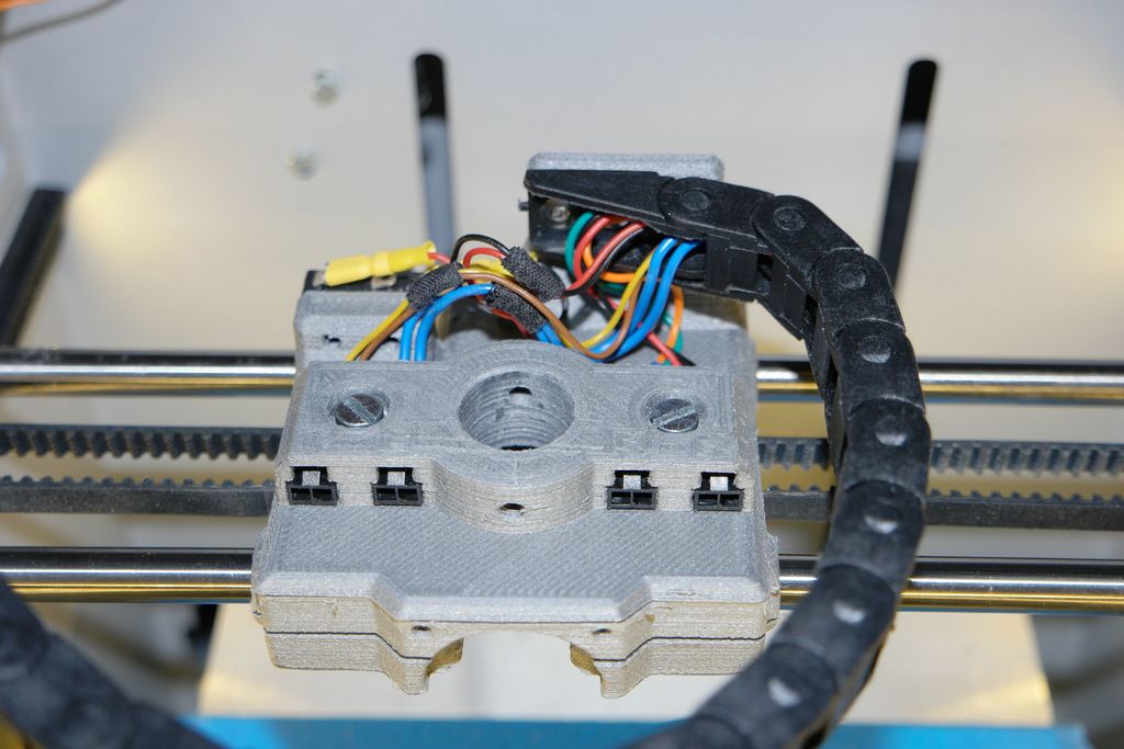 Support German RepRap NEO E3D V6 avec prise intégrée et gestion des câbles