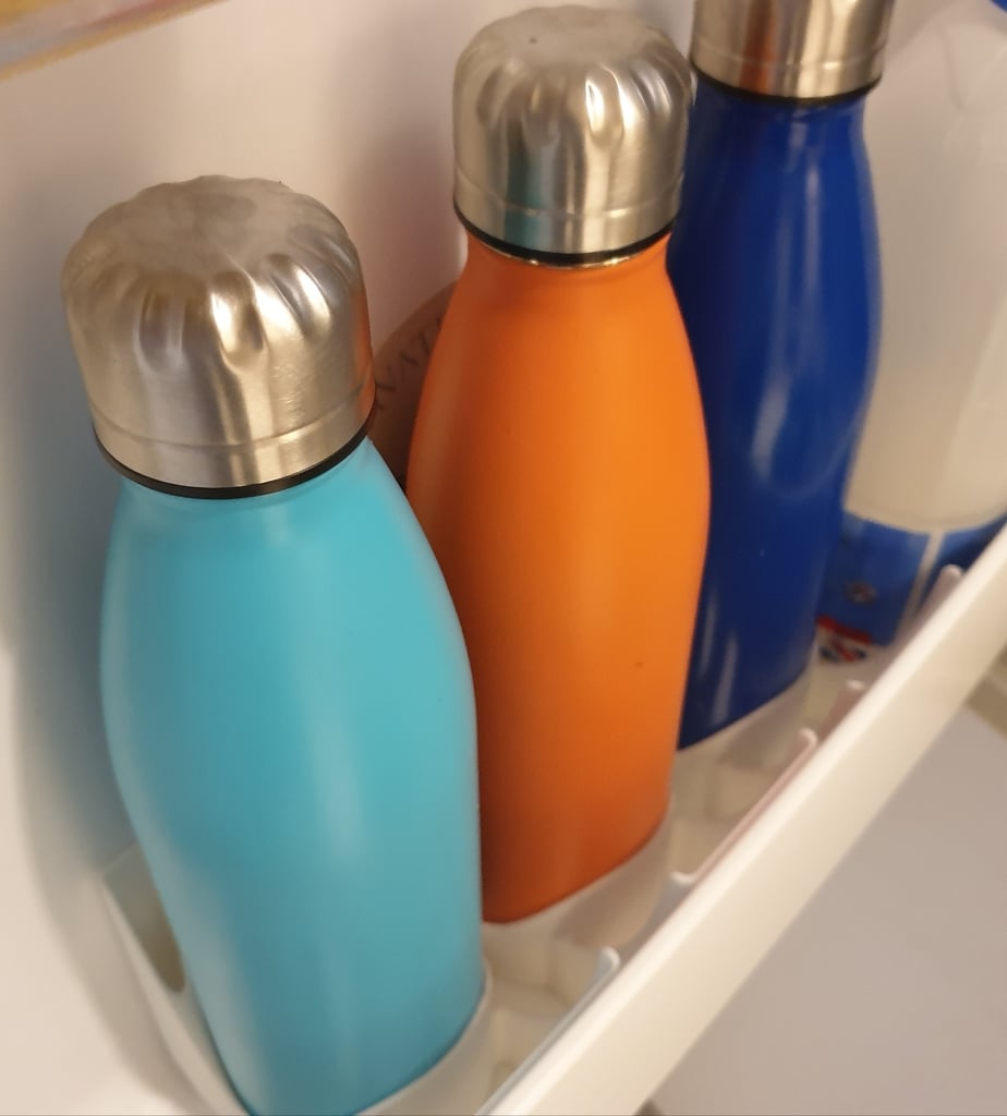 Porte-bouteilles et porte-gobelets pour porte de réfrigérateur