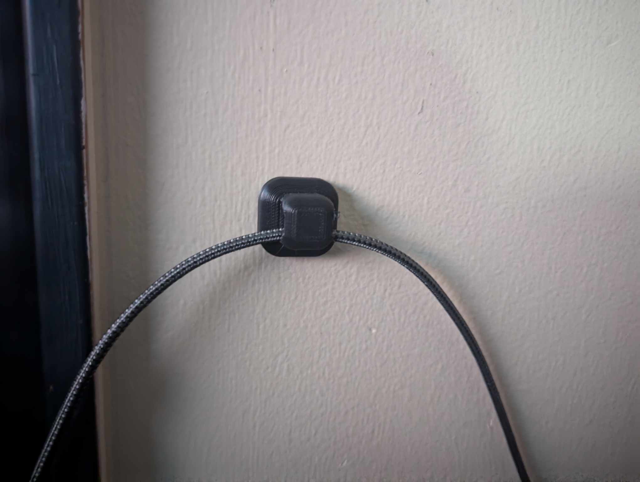 Support de câble discret pour montage en surface