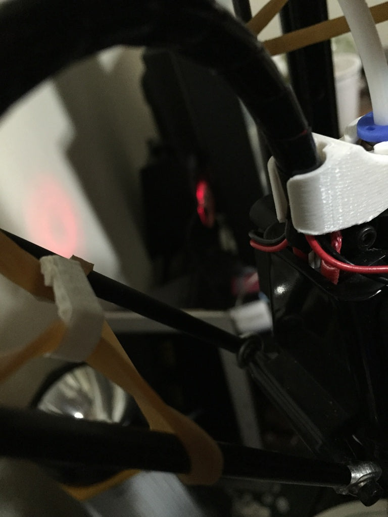 Serre-câble pour extrémité chaude sur l'imprimante 3D Micromake