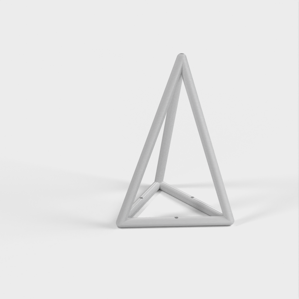 Cadre pyramidal triangulaire régulier