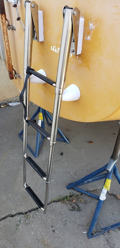 Entretoise pour échelle de bateau
