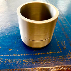 Refroidisseur à champagne minimaliste au design moderne et épuré