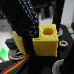 Mise à niveau du serre-câble de l'extrudeur Replicator