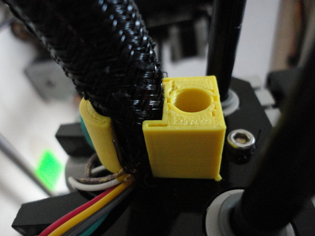 Mise à niveau de la protection contre les contraintes pour le câblage de l'extrudeuse Replicator