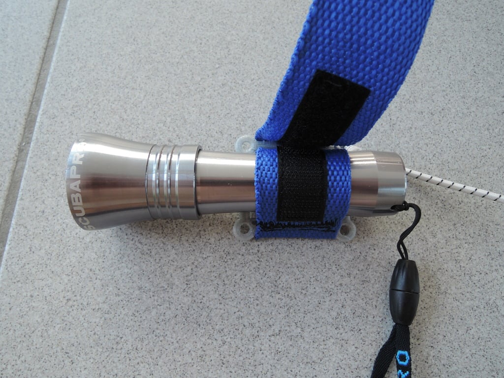 Scubapro nova 200 lampe de plongée, montage à la main