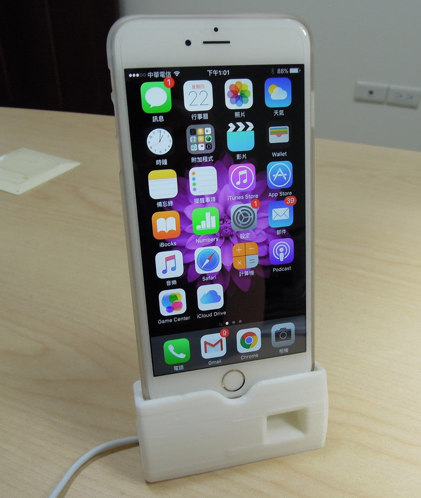 Station d'accueil pour iPhone6 et 6 Plus avec pavillon de haut-parleur et passage de câbles réglable