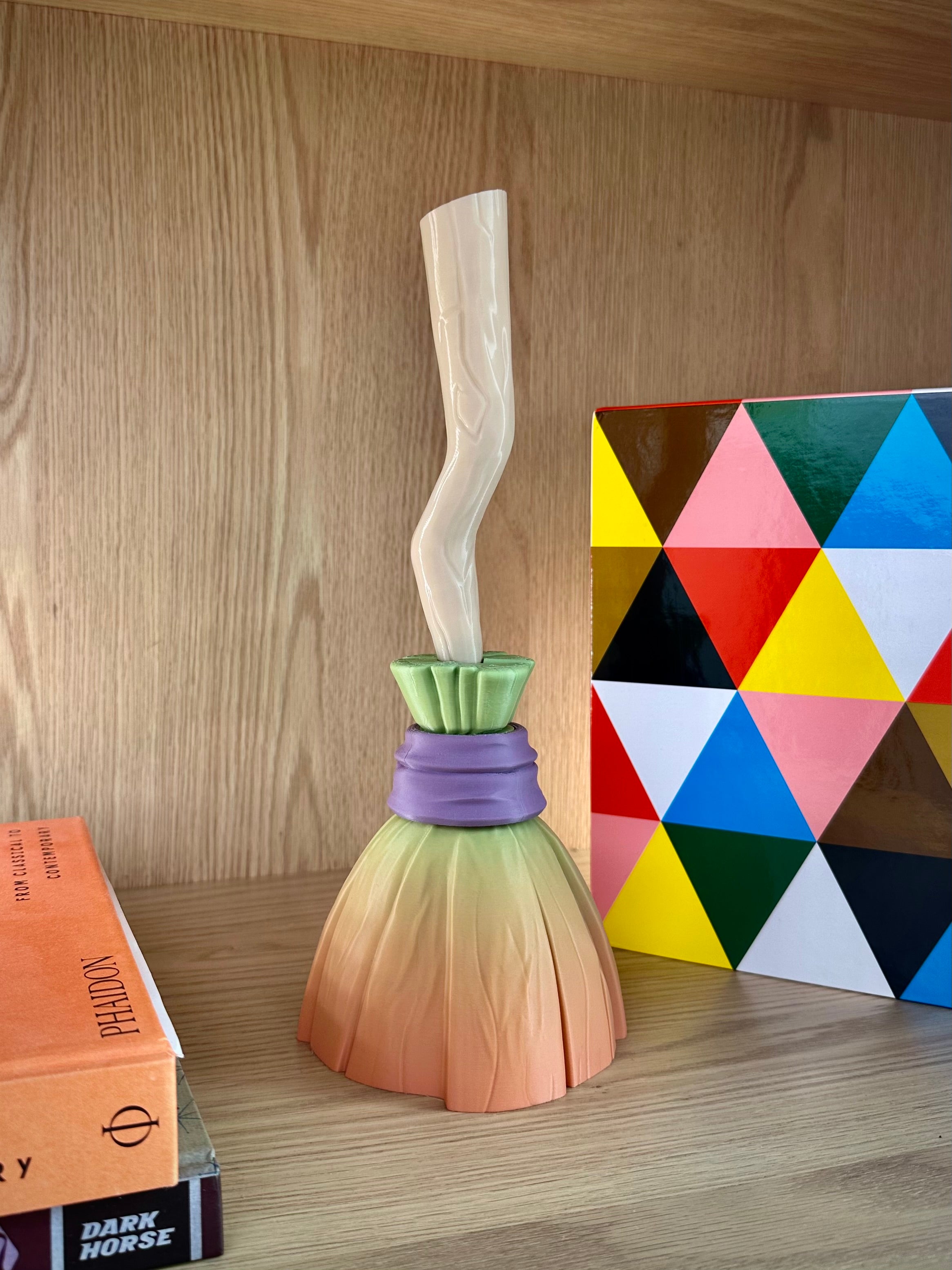 Stylo balai de sorcière fonctionnel pour le bureau