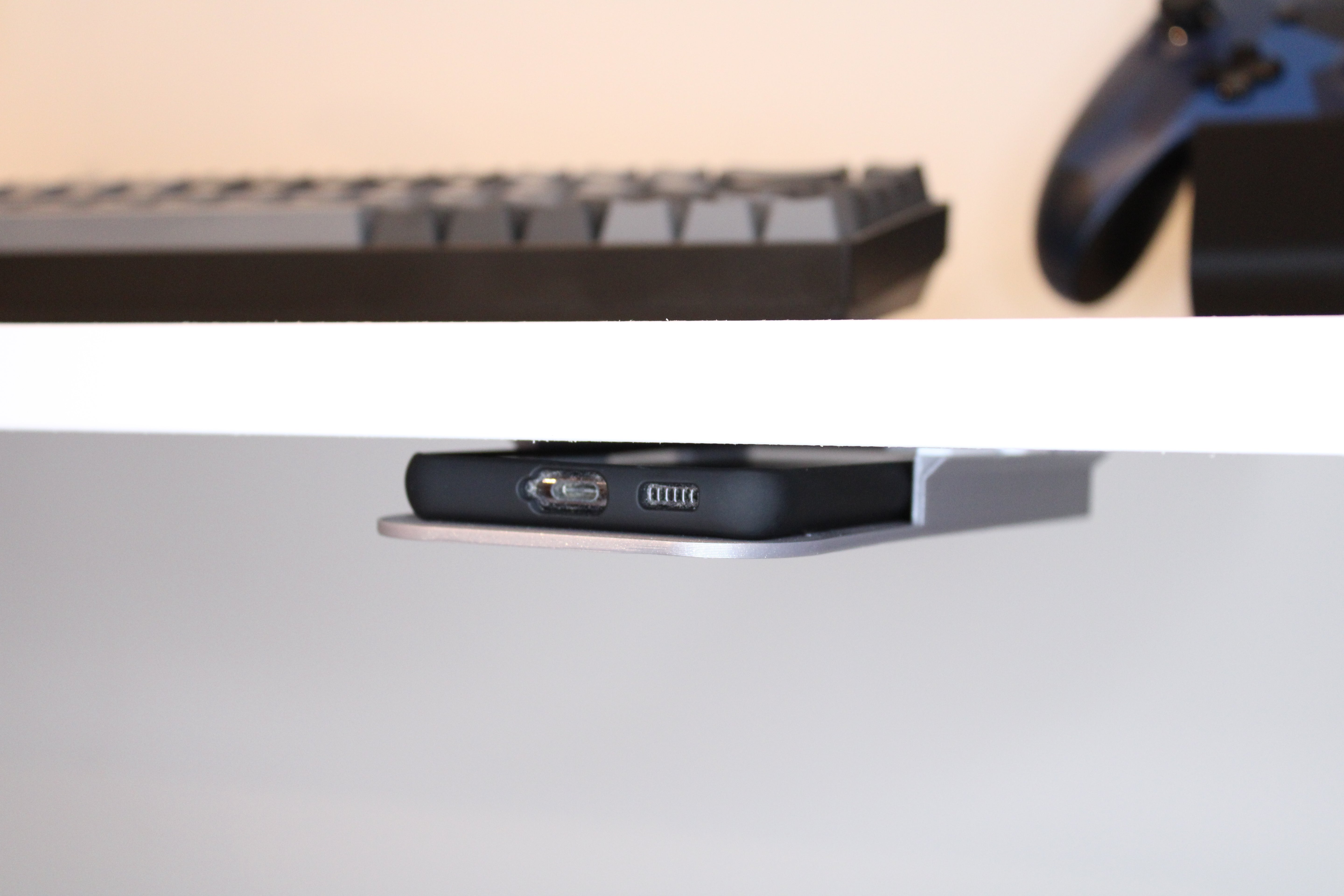 Support de téléphone pour le dessous du bureau