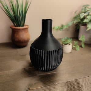 Moderne halvribbet designvase til hjemmet