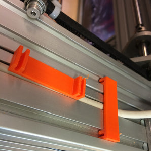 Serre-câble Lasersaur pour une gestion efficace des câbles