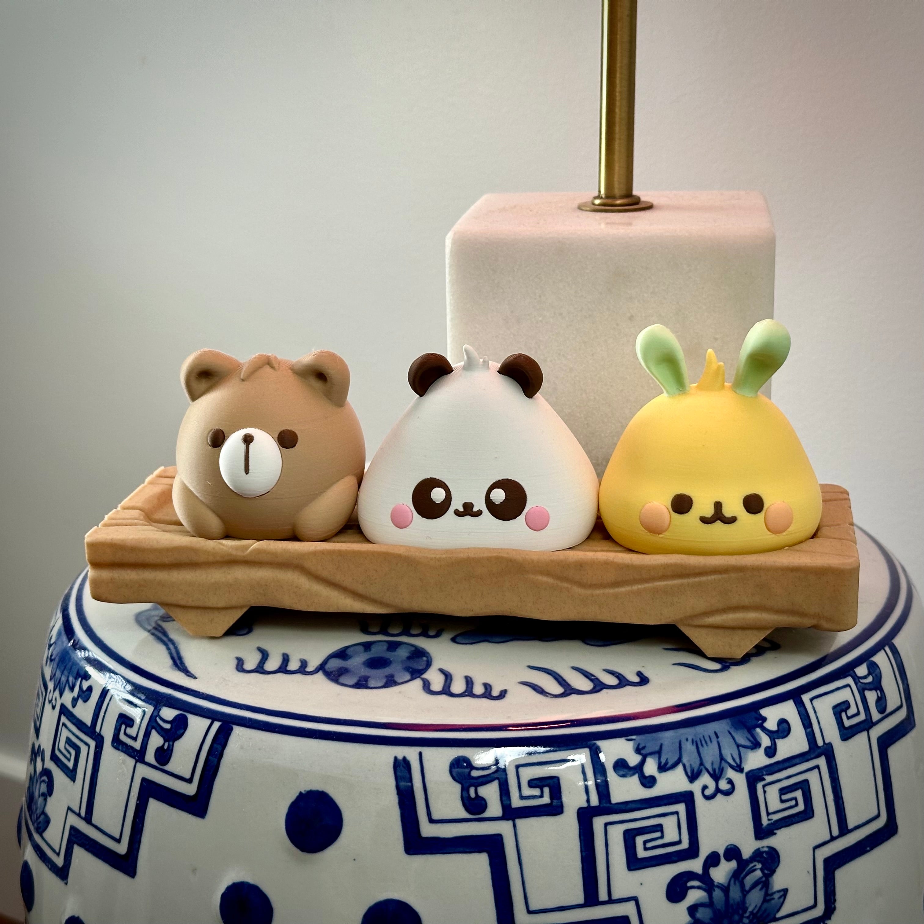 Figurines Kawaii Animal Bao sur Bloc de Bois