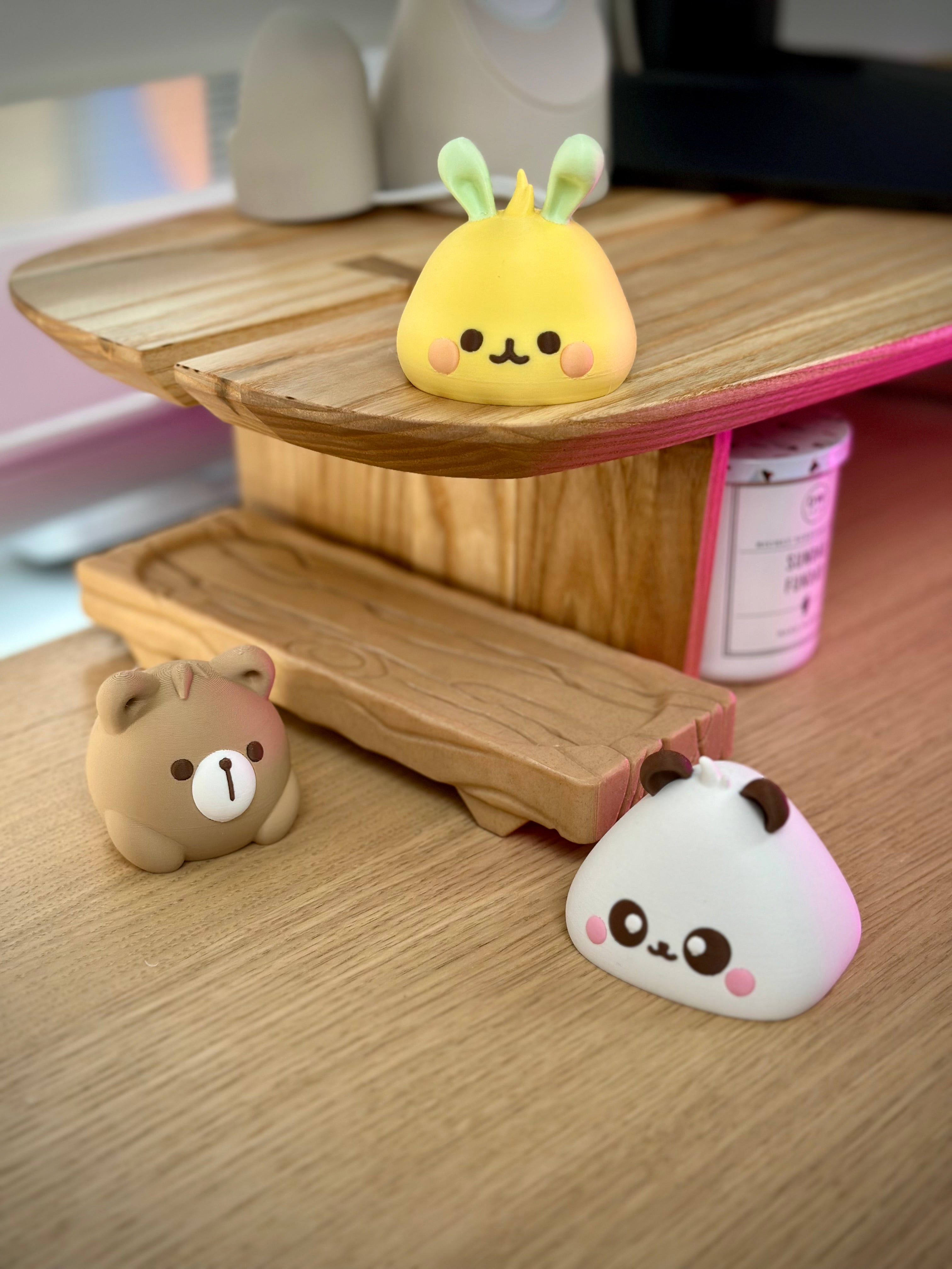 Figurines Kawaii Animal Bao sur Bloc de Bois
