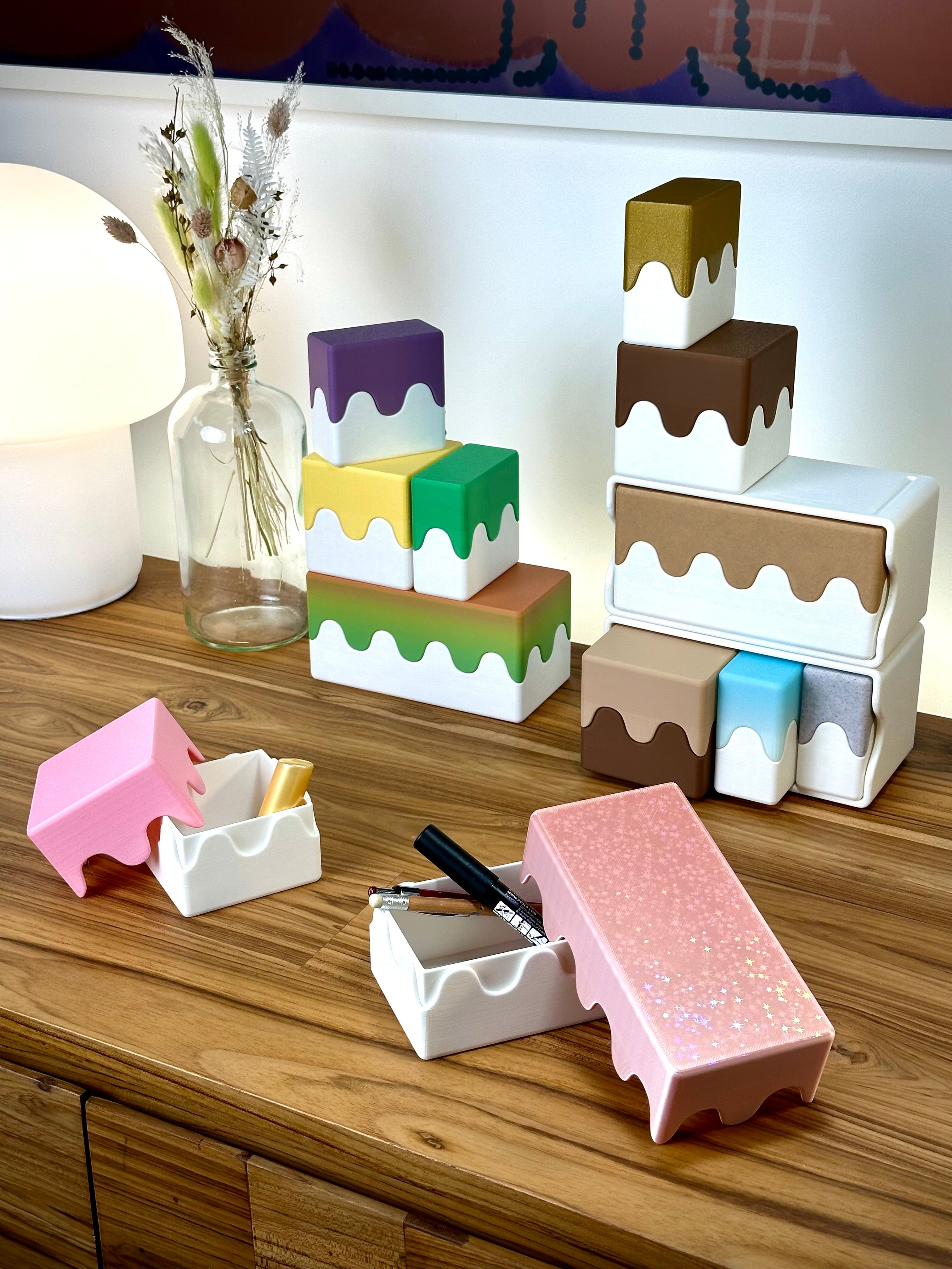 Jolis boîtes empilables avec un design ondulé