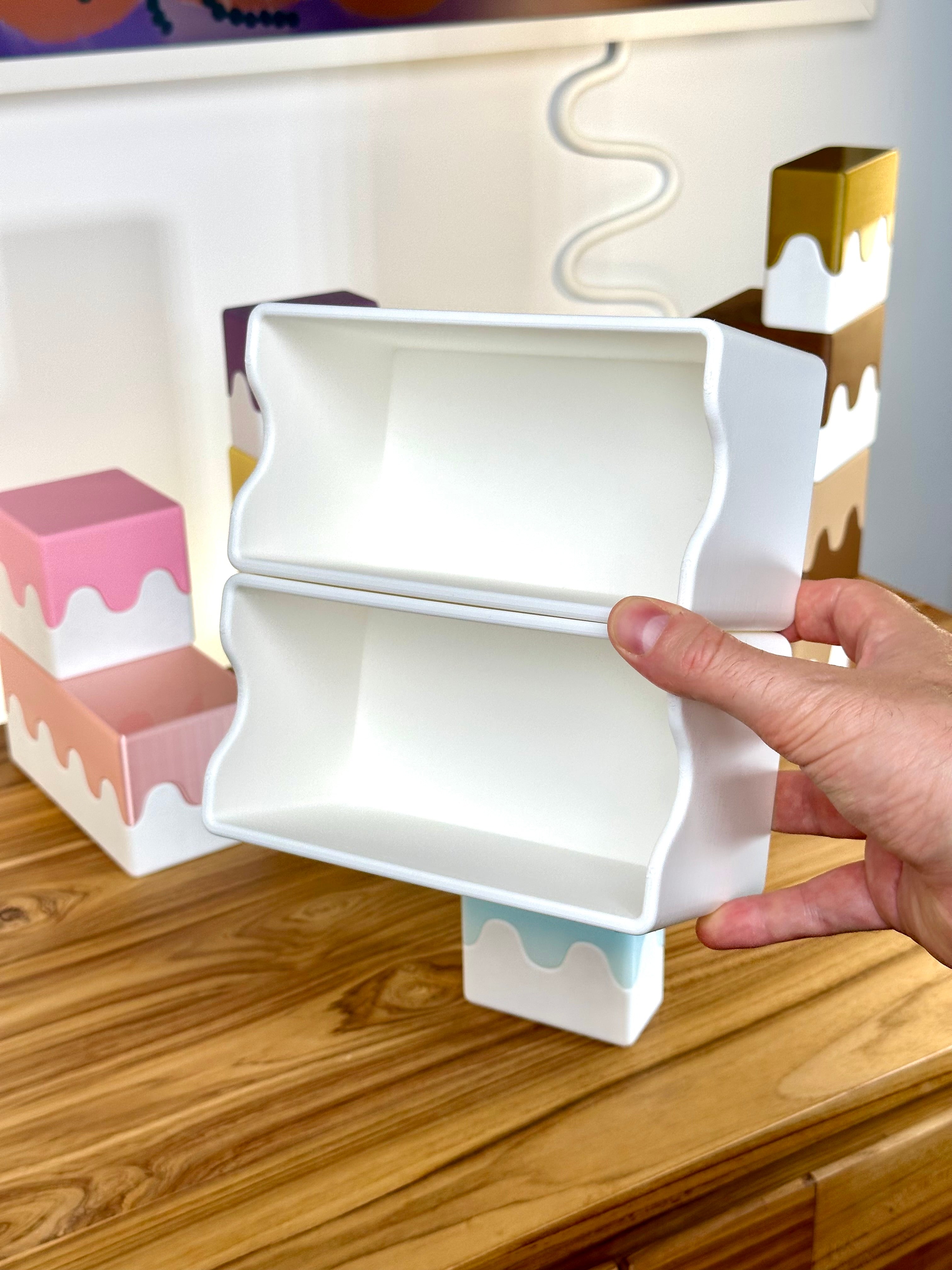 Jolis boîtes empilables avec un design ondulé