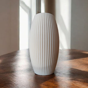 Vase cannelée au design arrondi moderne