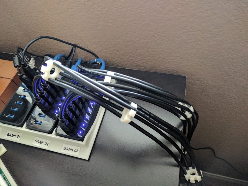 Organisateur de câble USB heptagonal