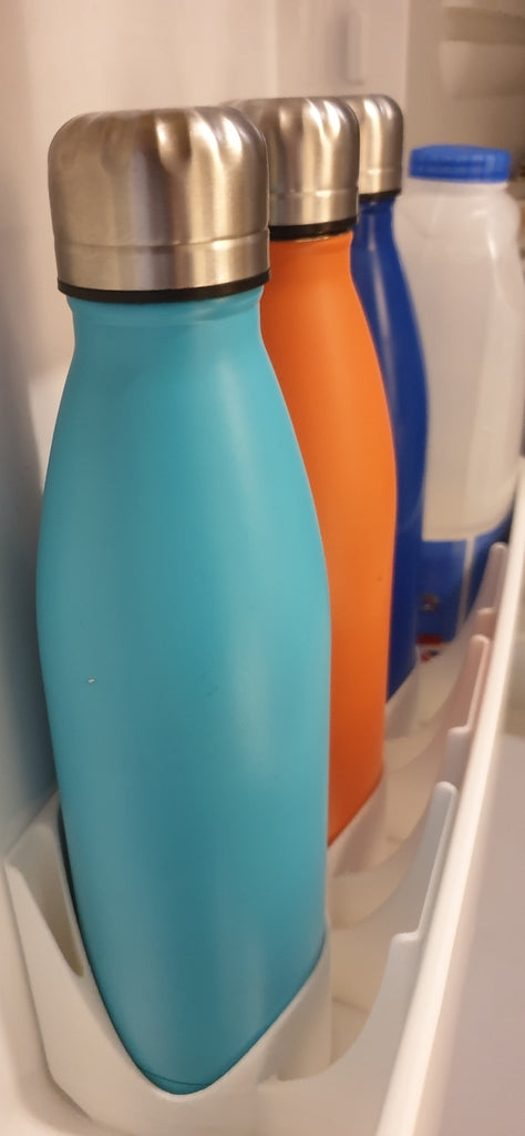 Porte-bouteilles et porte-gobelets pour porte de réfrigérateur