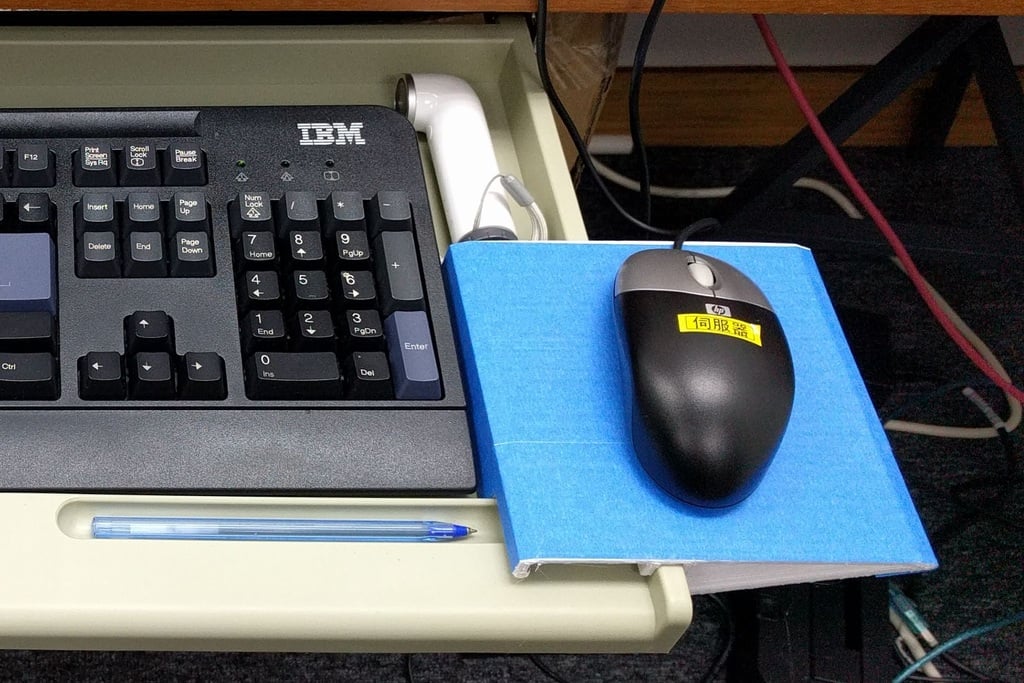 Support de tapis de souris pour tiroir de clavier sous la table