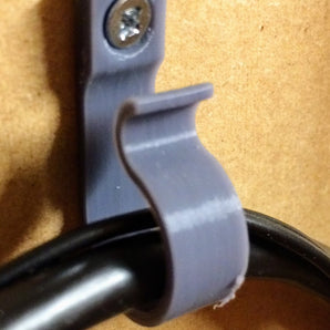 Clips de câble et supports de câble pour une organisation efficace des fils