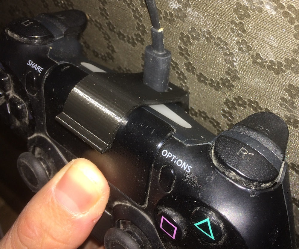 Montage murale pour manette PS4 avec trou de chargement