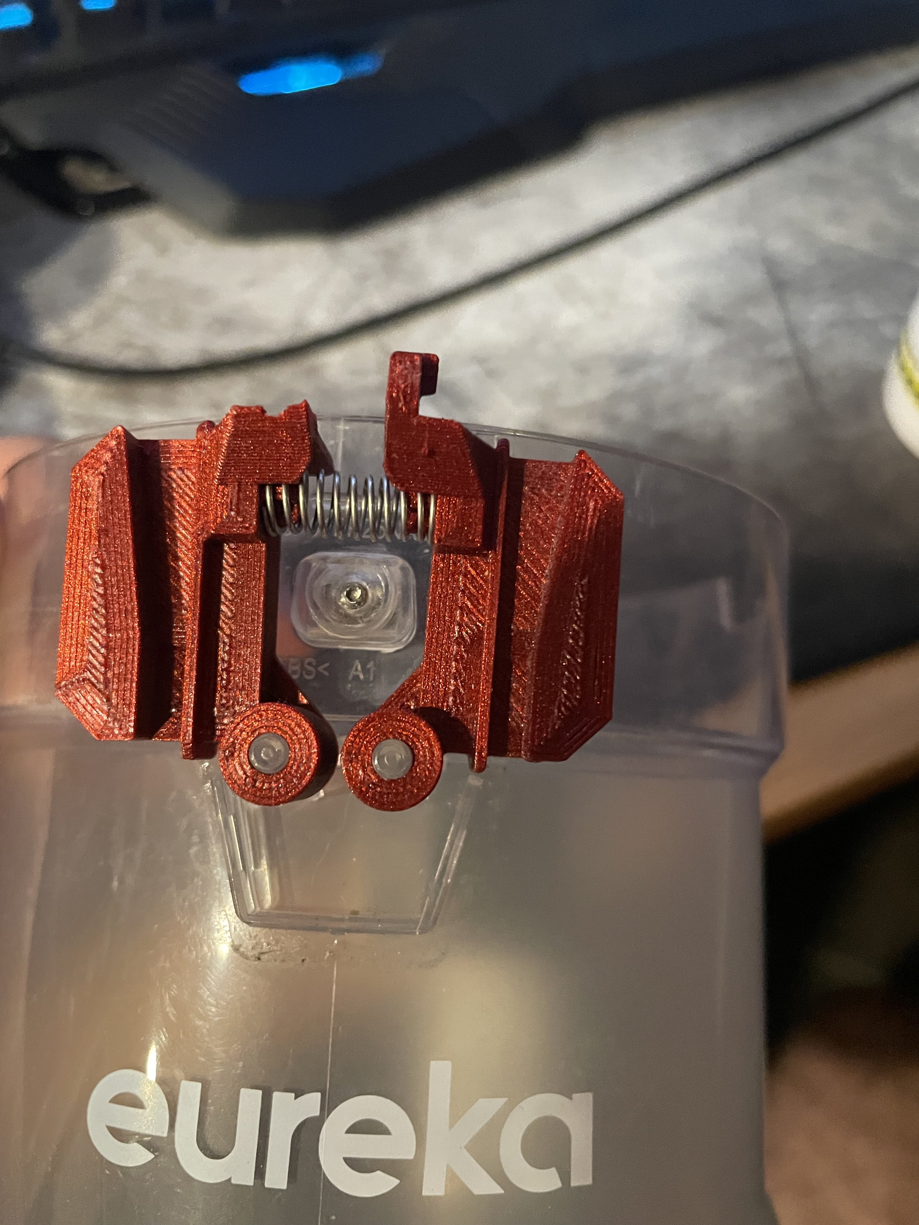 Eureka Aspirateur sans fil - Clip de remplacement pour bac à poussière