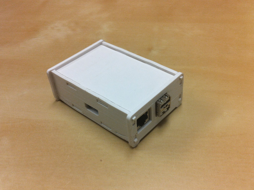 Boîtier Raspberry Pi basé sur le design acrylique d'Adafruit