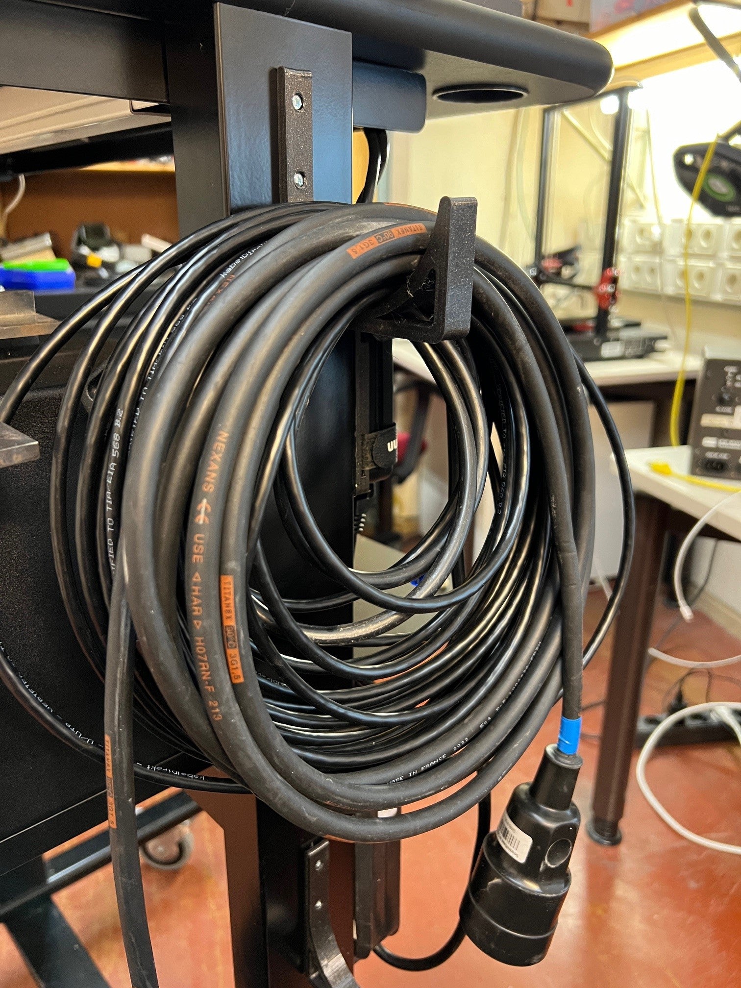 Support de câble robuste pour chariots roulants