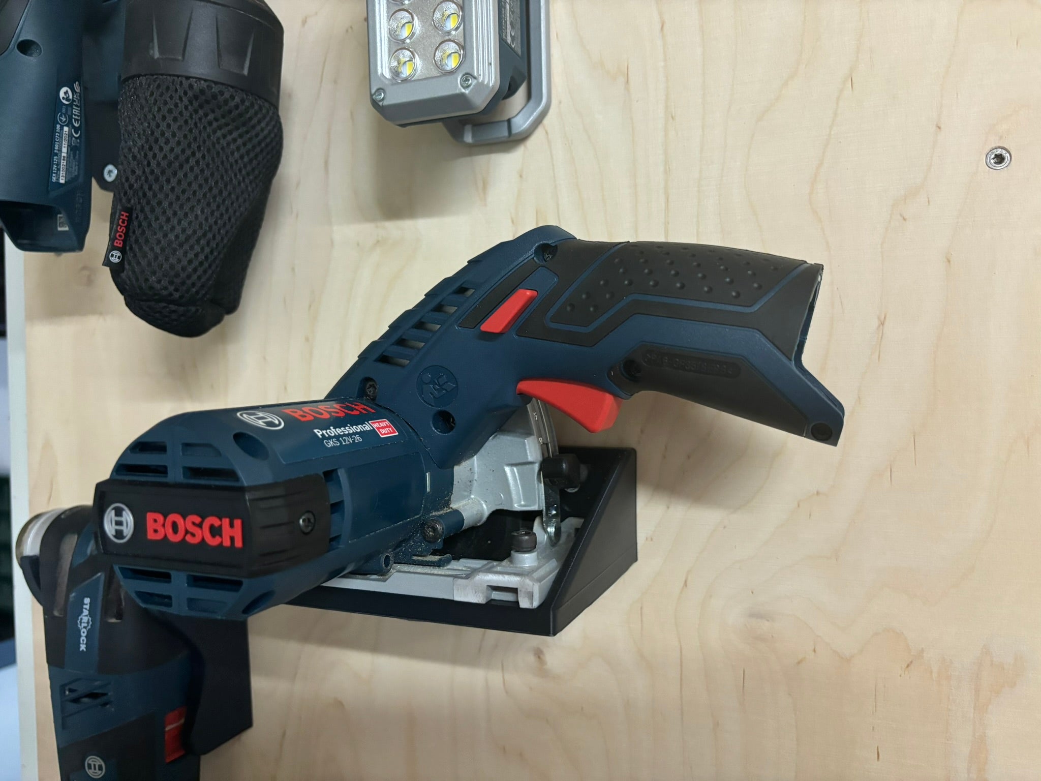 Bosch 12V Montage murale pour batteries et outils