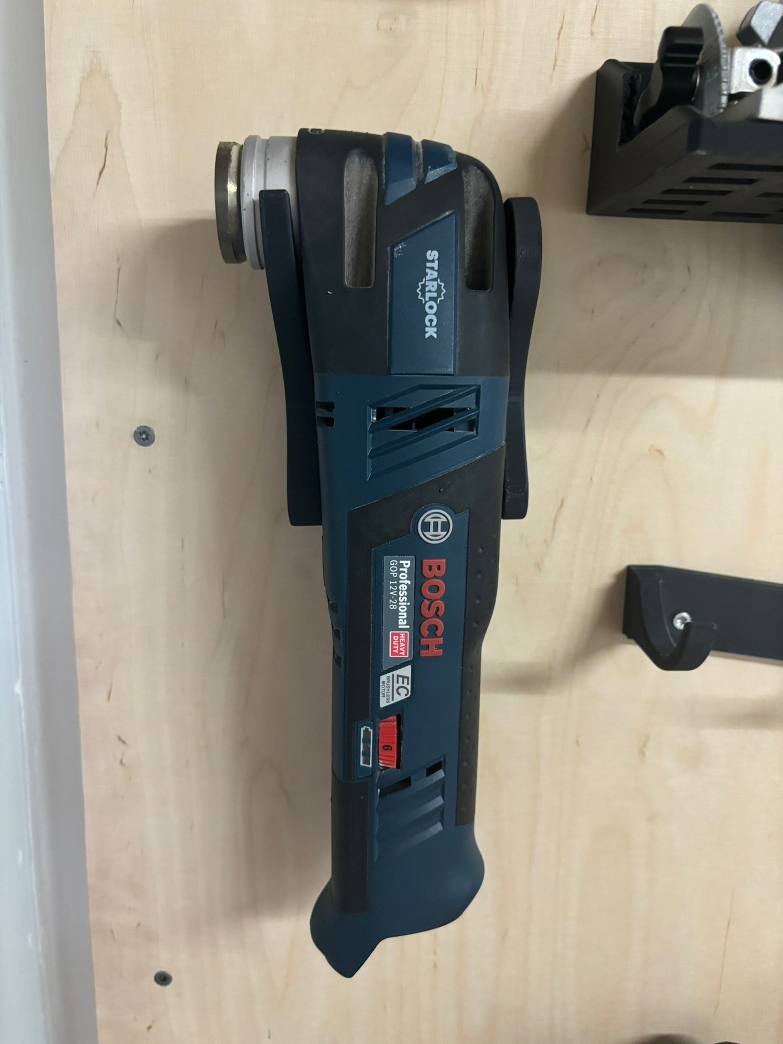 Bosch 12V Montage murale pour batteries et outils