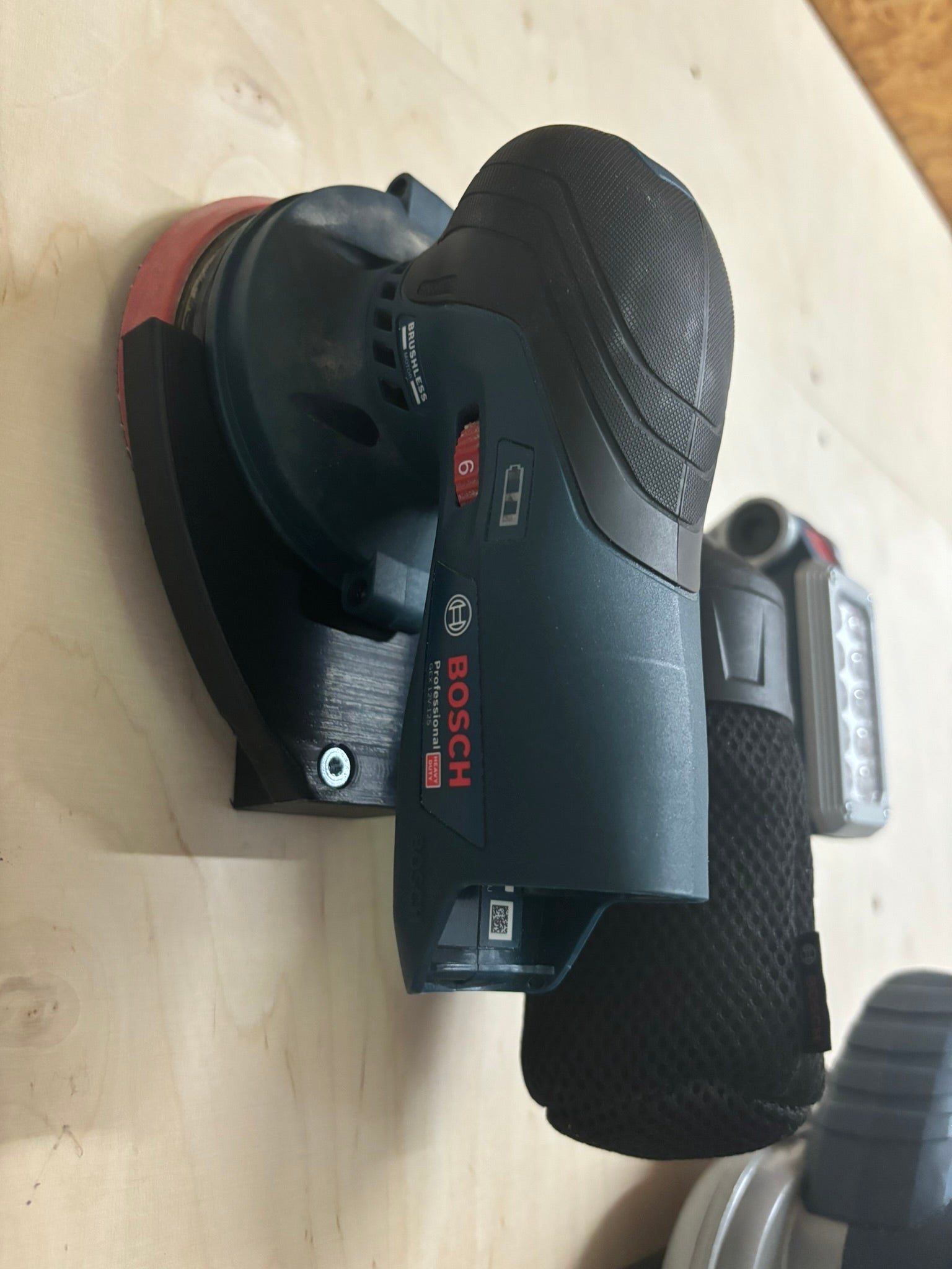 Bosch 12V Montage murale pour batteries et outils