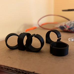 Clips de câble avec un diamètre intérieur de 20 mm pour colle ou ruban adhésif double face