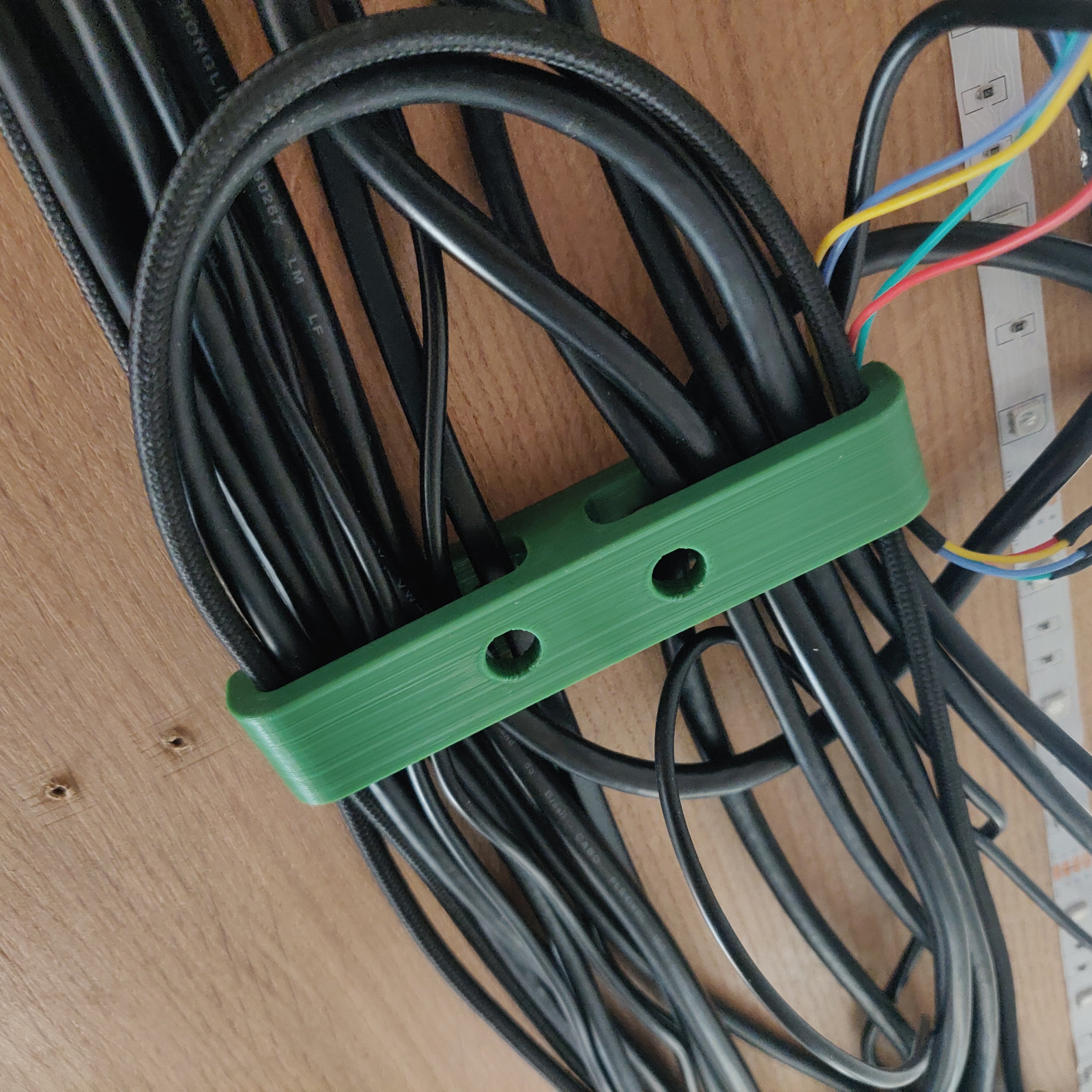 Porte-câbles pour la gestion des câbles