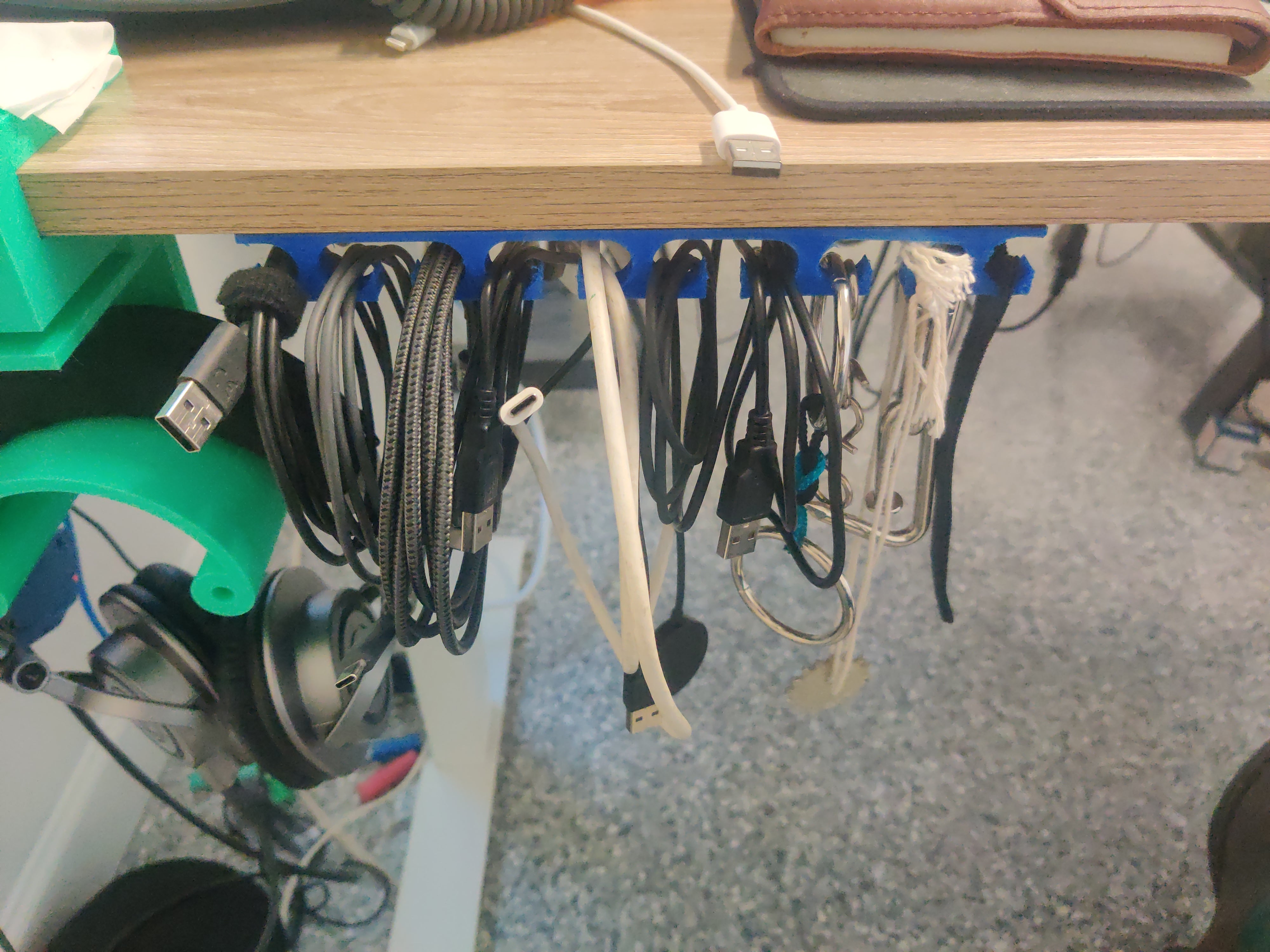 Organisateur de câbles USB pour votre bureau